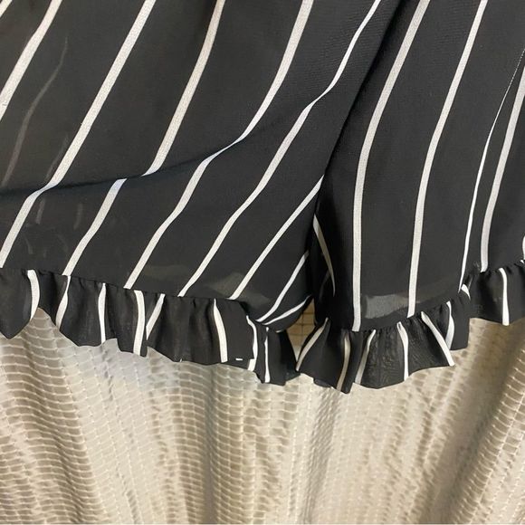 Rue 21 Flowy Romper Black with White Stripes Size Small - Picture 4 of 6